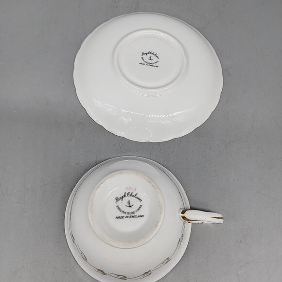 Vintage Royal Chelsea Roses medallion Bone China Tea Cup & Saucer Set England - Picture 5 of 8
